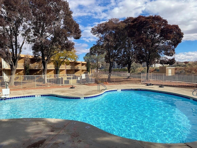 Pool 2, Scenic View Inn - Lake Powell - Page AZ, Coconino
