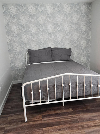 Bedroom 1, Lakeshore Lodge, Coos