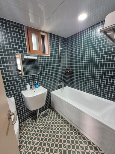 Bathroom 5, Sokcho Memories, Goseong