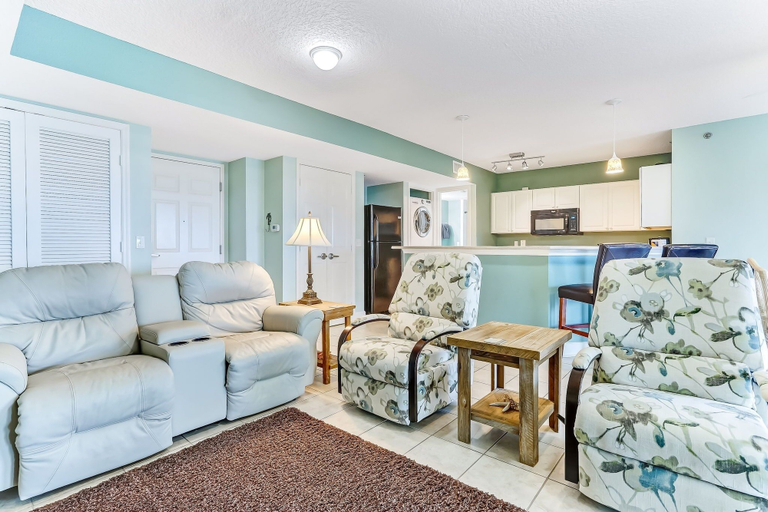 Living area 4, Cozy Beachfront 1BR w/ Stunning Views, Nassau