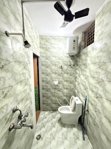 Bathroom 4, Anukampa Guest House, Agra