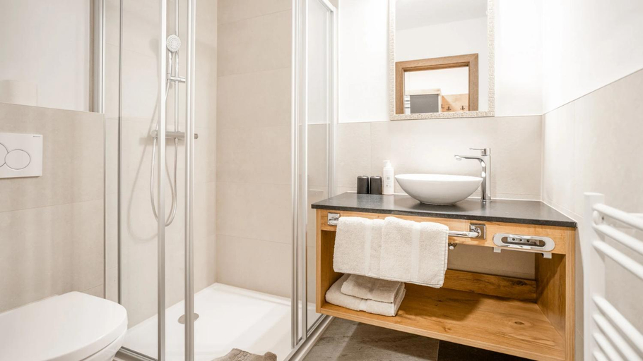 Bathroom 3, Hotel Bergland, Imst