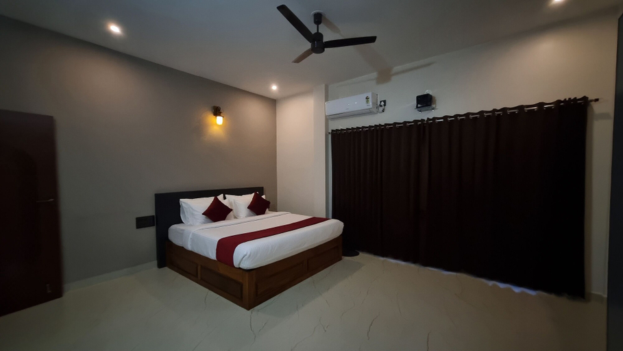 Room 5, tishina, Hassan