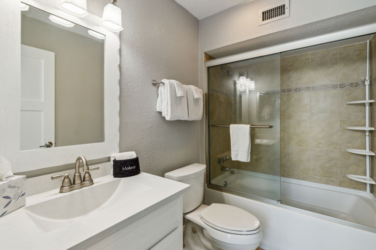 Bathroom 5, Amelia Island Beachfront Retreat - 2BR Sandpiper Loop, Nassau