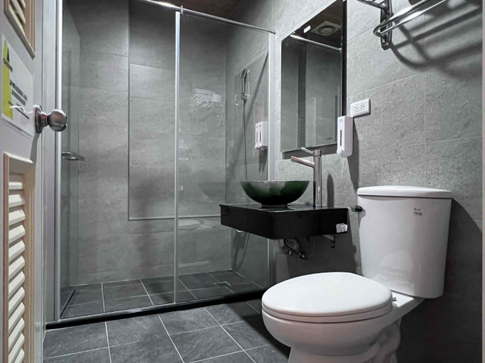 Bathroom 4, CuShare, Tainan