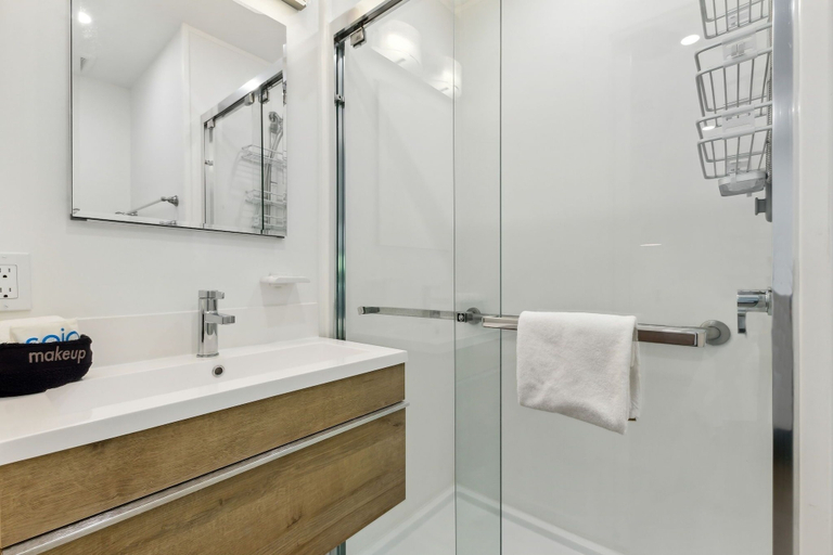 Bathroom 5, Blueberry Dunes Beach Cottage - Pet Friendly - Pool, Nassau