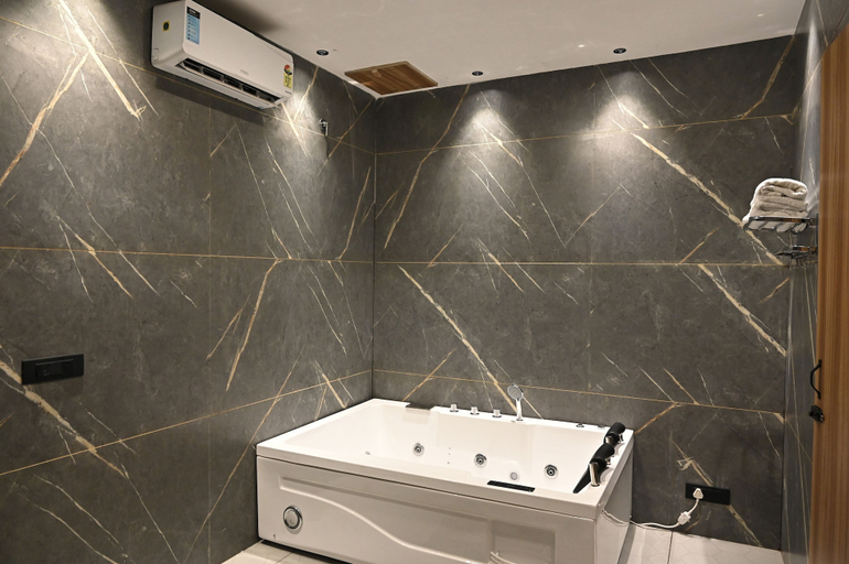 Bathroom 3, Troy Resorts and Wellness, Sahibzada Ajit Singh Nagar