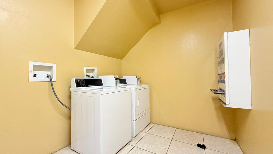 Bathroom 4, Redondo Beach Inn, Los Angeles