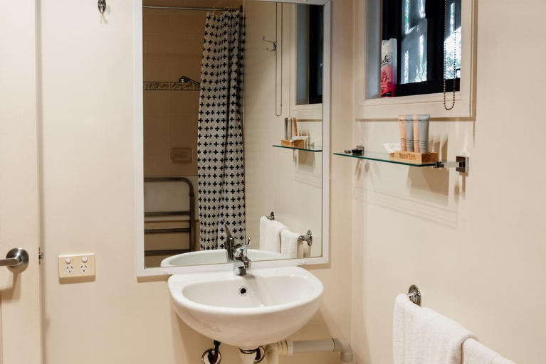 Bathroom 3, Tuckeroo Cottages & Gardens, Beaudesert - Pt C