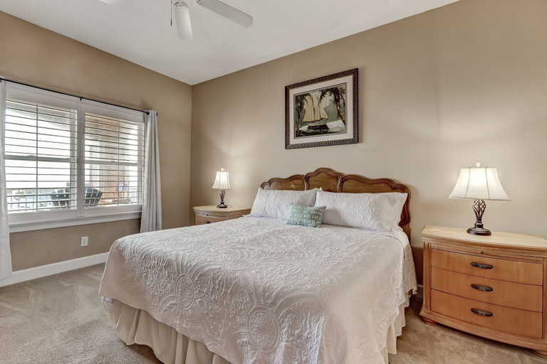 Room 5, Top Floor Beach View Condo Ocean Park 409, Nassau