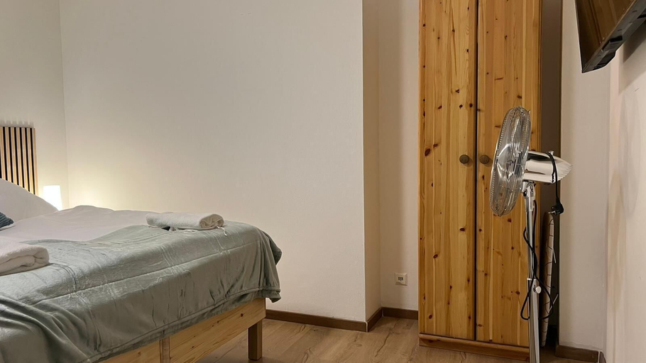 Room 5, Cozy Room With Balcony Near Rennweg, Wien