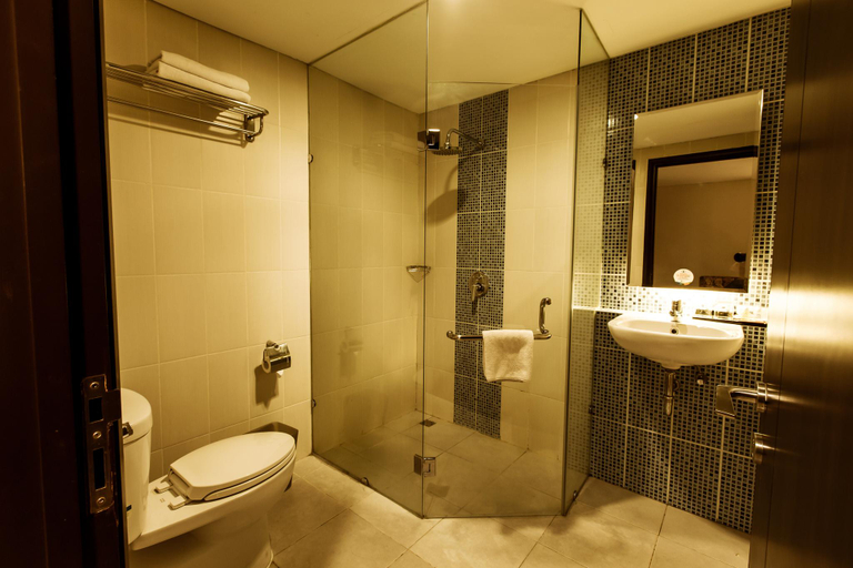 Bathroom, D'best Hotel Bandung, Bandung