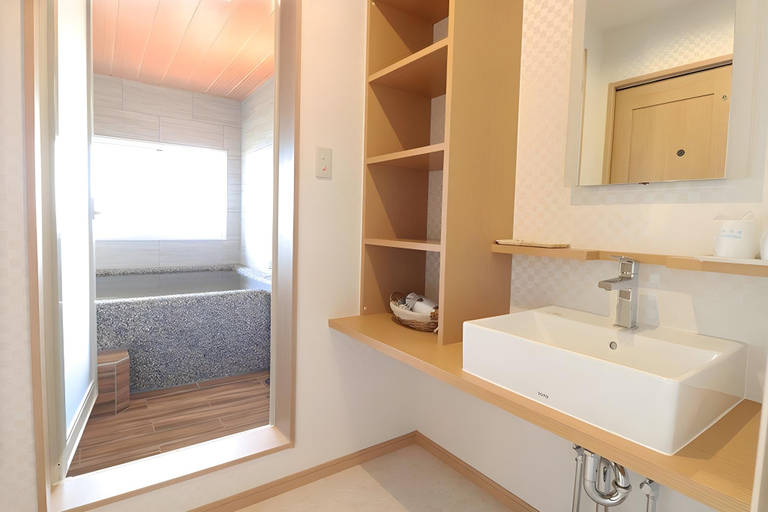 Bathroom 4, Uminohotel Hajime (ex Umikaoruyado Hotel Newmatsumi), Beppu