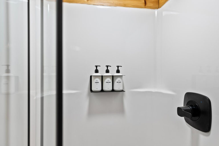 Bathroom 3, Wolfjaw Lodge, Essex