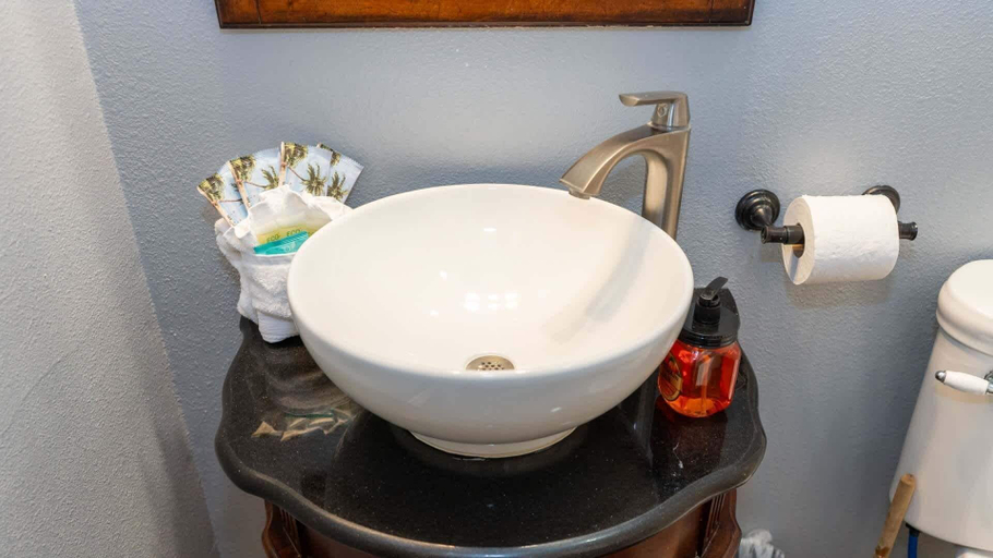 Bathroom 5, 100 Steps To Beach Great Value Pool 2 Bedroom Apts, Cameron