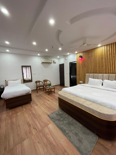 Room 3, Home Town Resort, Solan