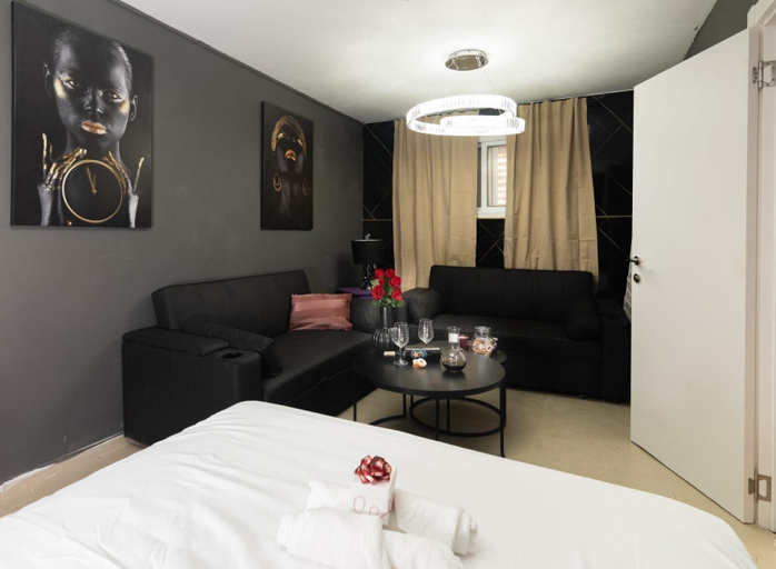 Room 5, Top Royal