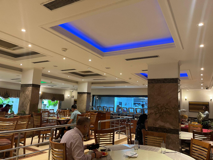 Food & Drinks 5, Hotel Meraden Grand Varanasi, Varanasi