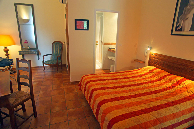 Bedroom 3, Le Clos des Arts, Gard