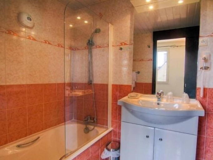 Bathroom 4, Hôtel Le Drakkar, Lozère