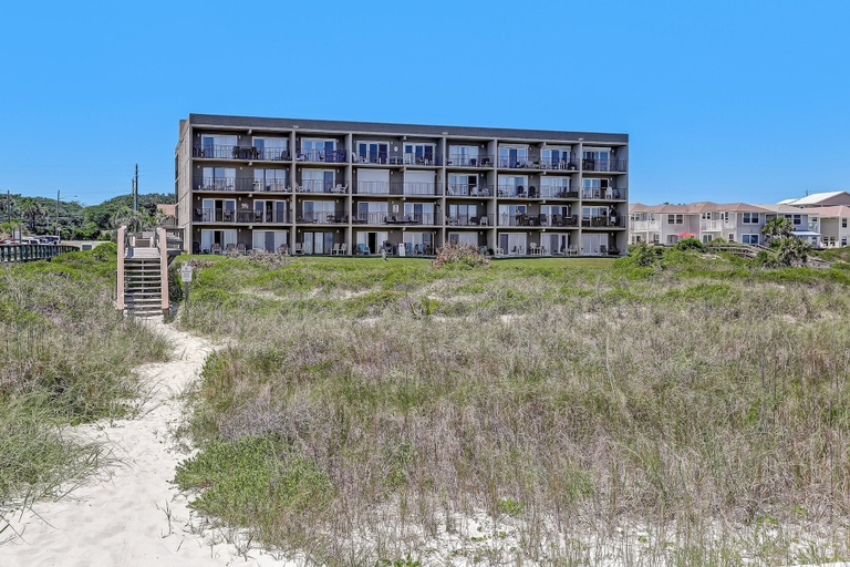 Exterior 4, Freshly Renovated 2BR Dream Condo Beachfront Stunning Views, Nassau