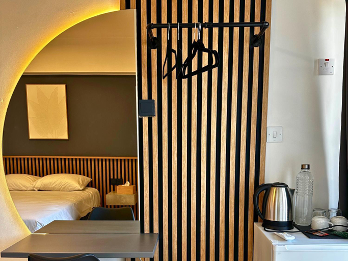 Bedroom 3, Denis Hotel