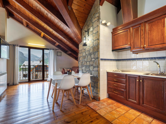 Others 5, Villa de Plan Apartments&Suites, Huesca