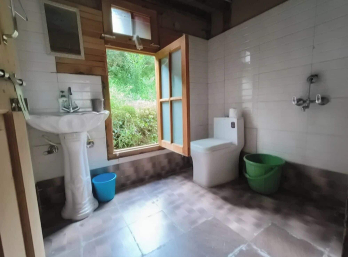 Bathroom 5, Adventure Lodge Jibhi, Kullu