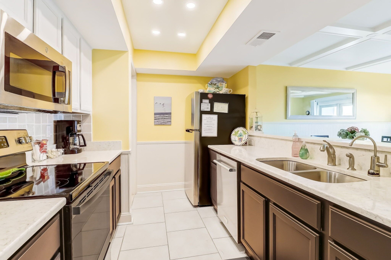 Private kitchen 5, Vibrant Ocean View Getaway - Fernandina Beach, Nassau