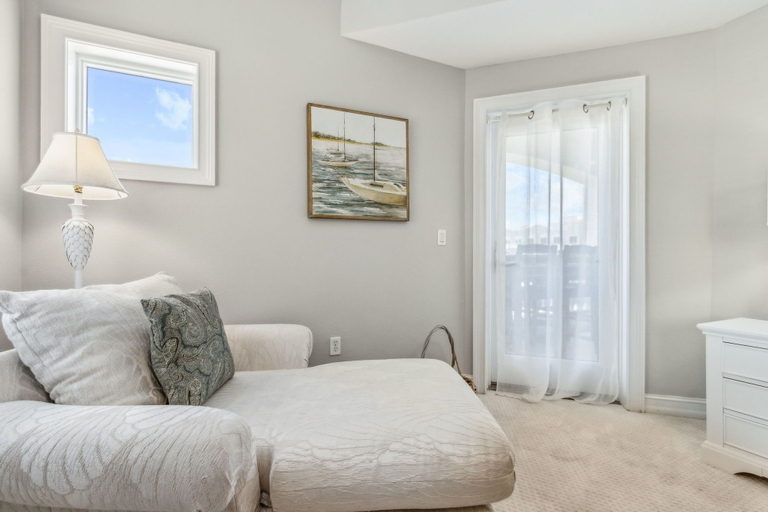 Living area 2, Luxury Private Beachfront Condo w/ Parking Garage & Stunning Views, Nassau