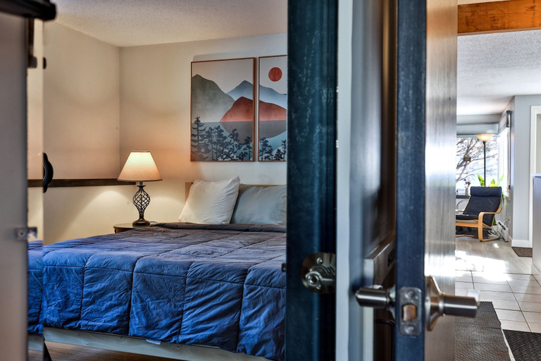Room 3, Fall Line Condo B7 1 Bedroom Home, Rutland