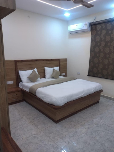 Room 5, Shehnai Home's, Lucknow