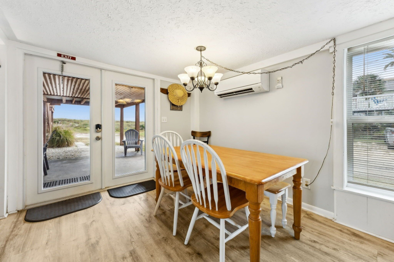 Dining 3, Spacious Beachfront Duplex - Dog Friendly - Downstairs 124 S Fletcher, Nassau