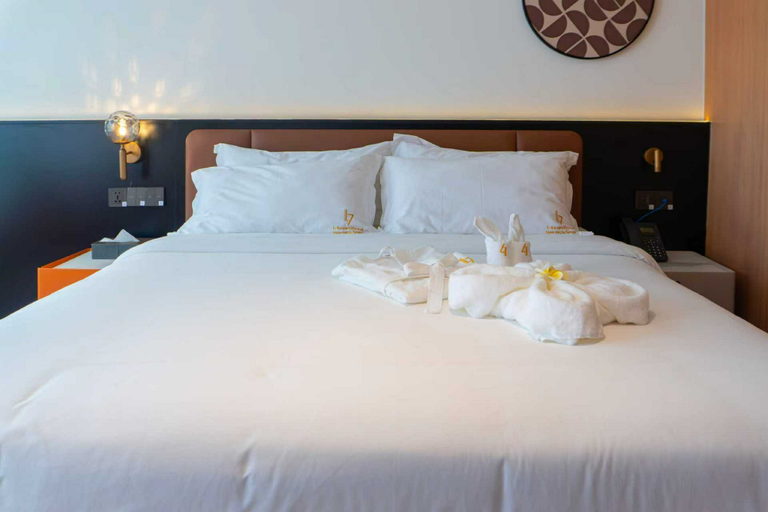 Bedroom 2, L-Seven Hotel, Huai Kwang