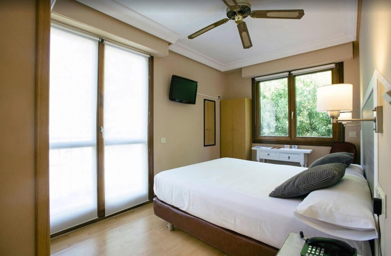 Bedroom 4, Monte Ulia Hotel, Guipúzcoa