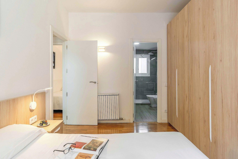 Bedroom 4, Aparthotel Bertran, Barcelona