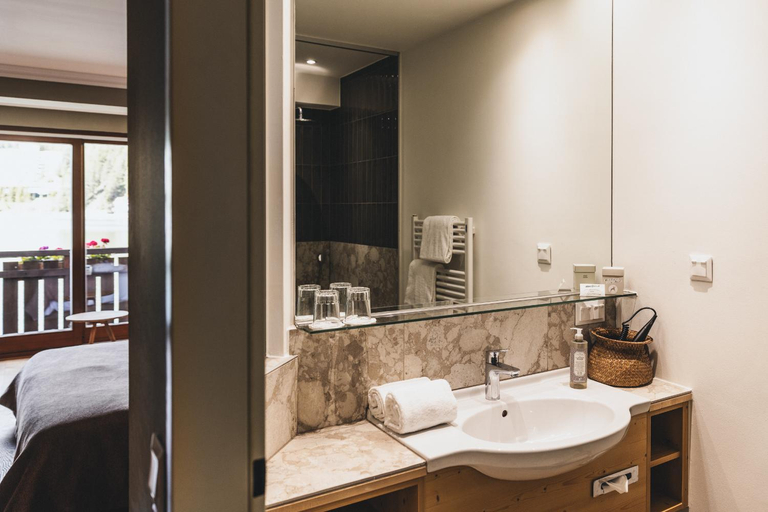 Bathroom 4, Seehotel Jagerwirt, Murau