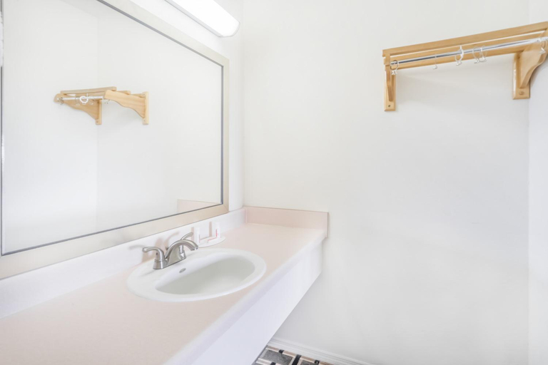 Bathroom 3, Knights Inn Lookout Mountain - Chattanooga, Hamilton