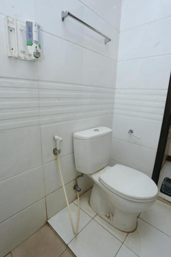 Bathroom 3, Kingstone Hotel, Bogor