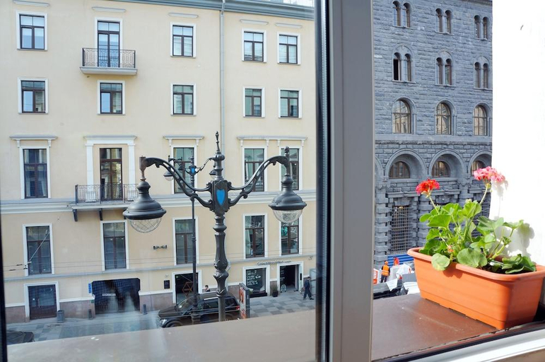 Exterior & Views