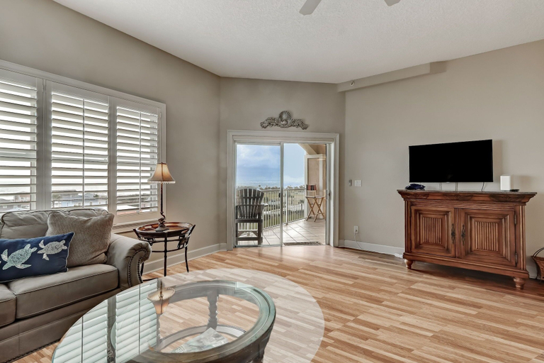 Living area 3, Top Floor Beach View Condo Ocean Park 409, Nassau