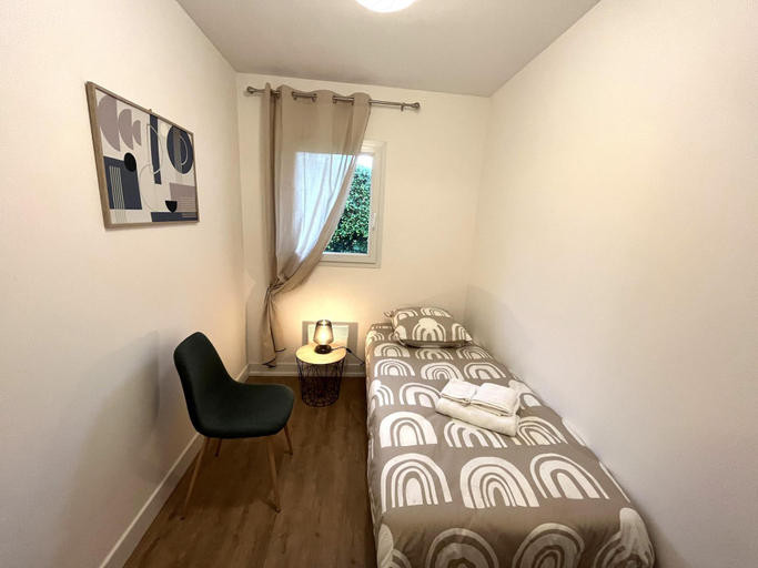 5, Apartment in Carantec near Sandy Beaches, Finistère