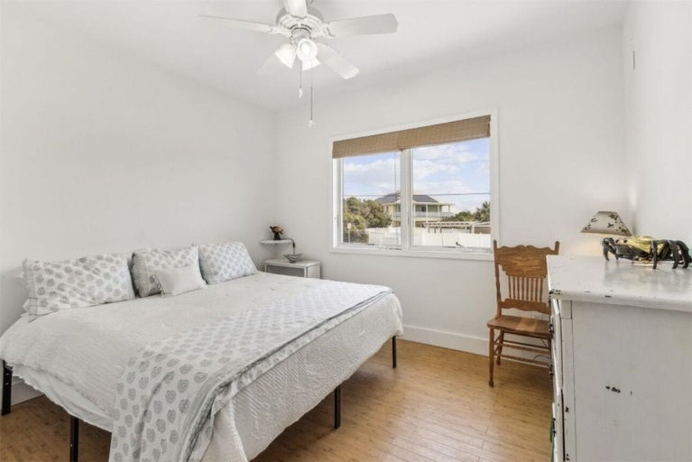 Room 5, Ocean View 3 Bedroom Home - Pet Friendly, Nassau