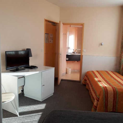 Room 2, Hôtel Saint Christophe, Nièvre