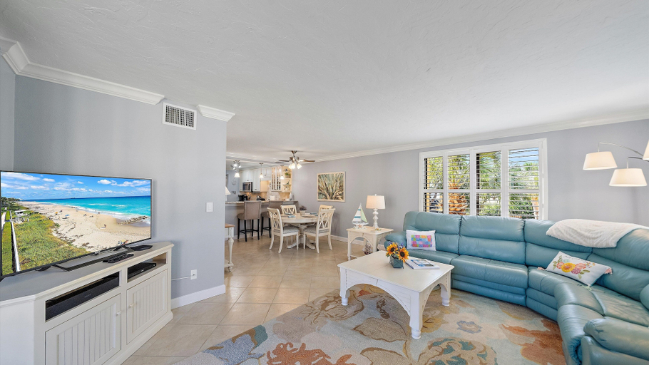 Living area 4, 'bout Time 2 Bedroom Condo, Sarasota