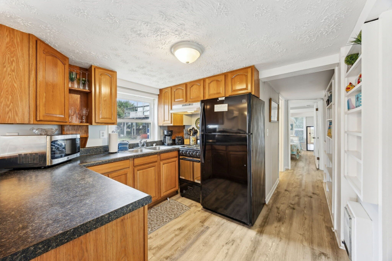 Private kitchen 4, Spacious Beachfront Duplex - Dog Friendly - Downstairs 124 S Fletcher, Nassau
