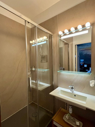 Bathroom 3, Ambassadeur Hotel - Cherbourg Port de Plaisance, Manche