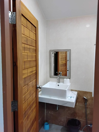 Bathroom 3, San Pa Tong Apartments, K. Doi Lo