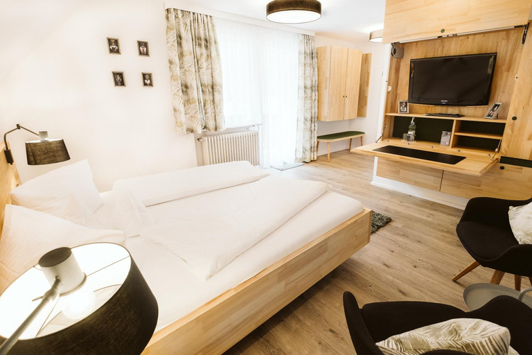 Bedroom 3, Hotel Restaurant Peterle, Breisgau-Hochschwarzwald