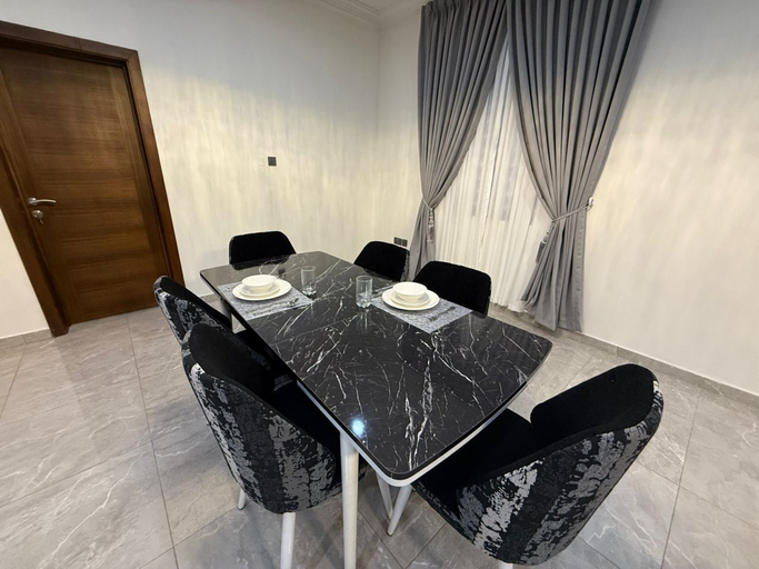 In-room dining, fransons Homes, Tema